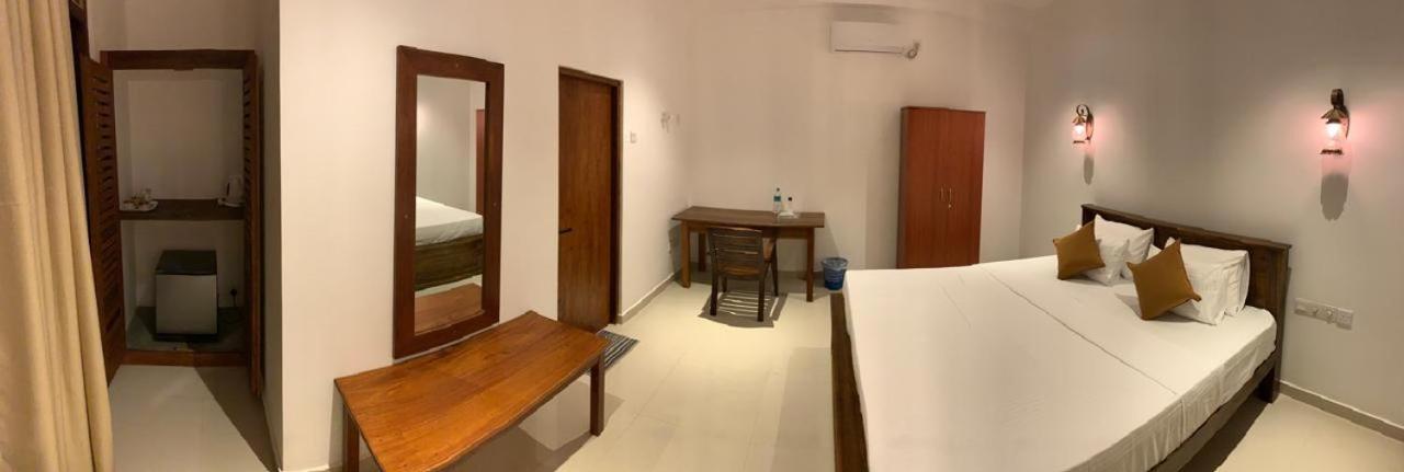 New Holiday Reach Unawatuna Extérieur photo