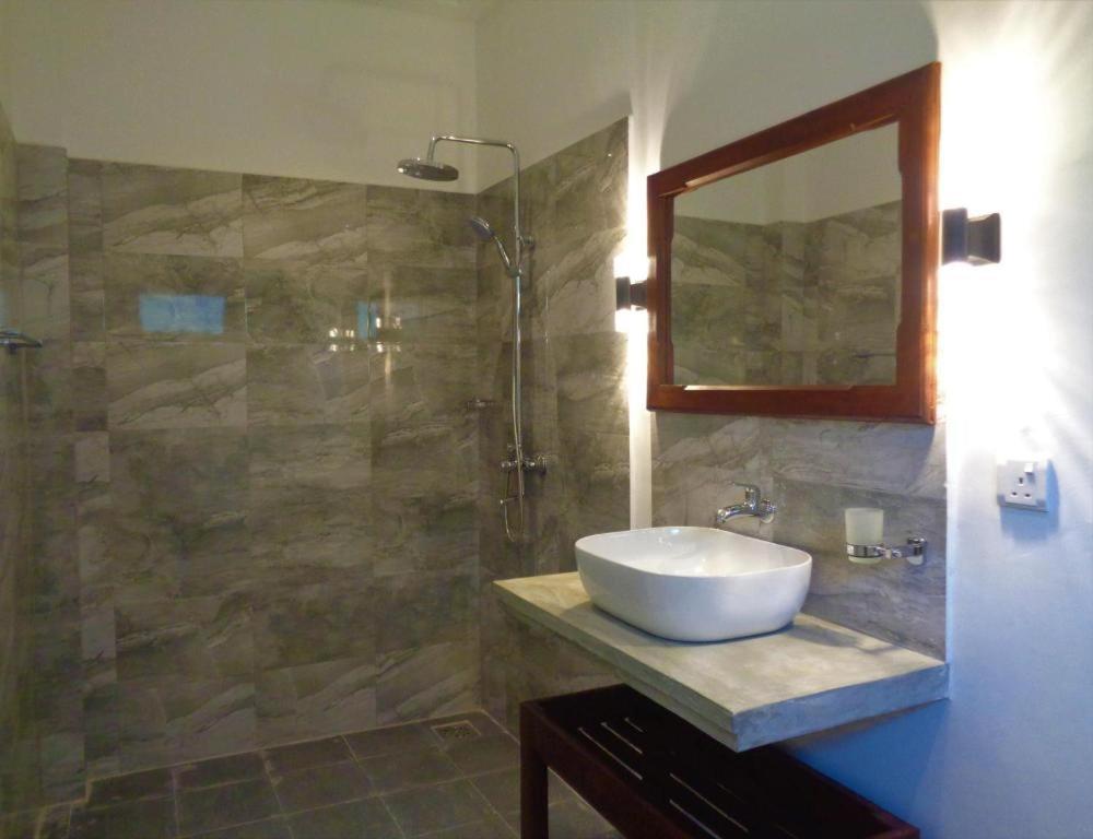 New Holiday Reach Unawatuna Extérieur photo