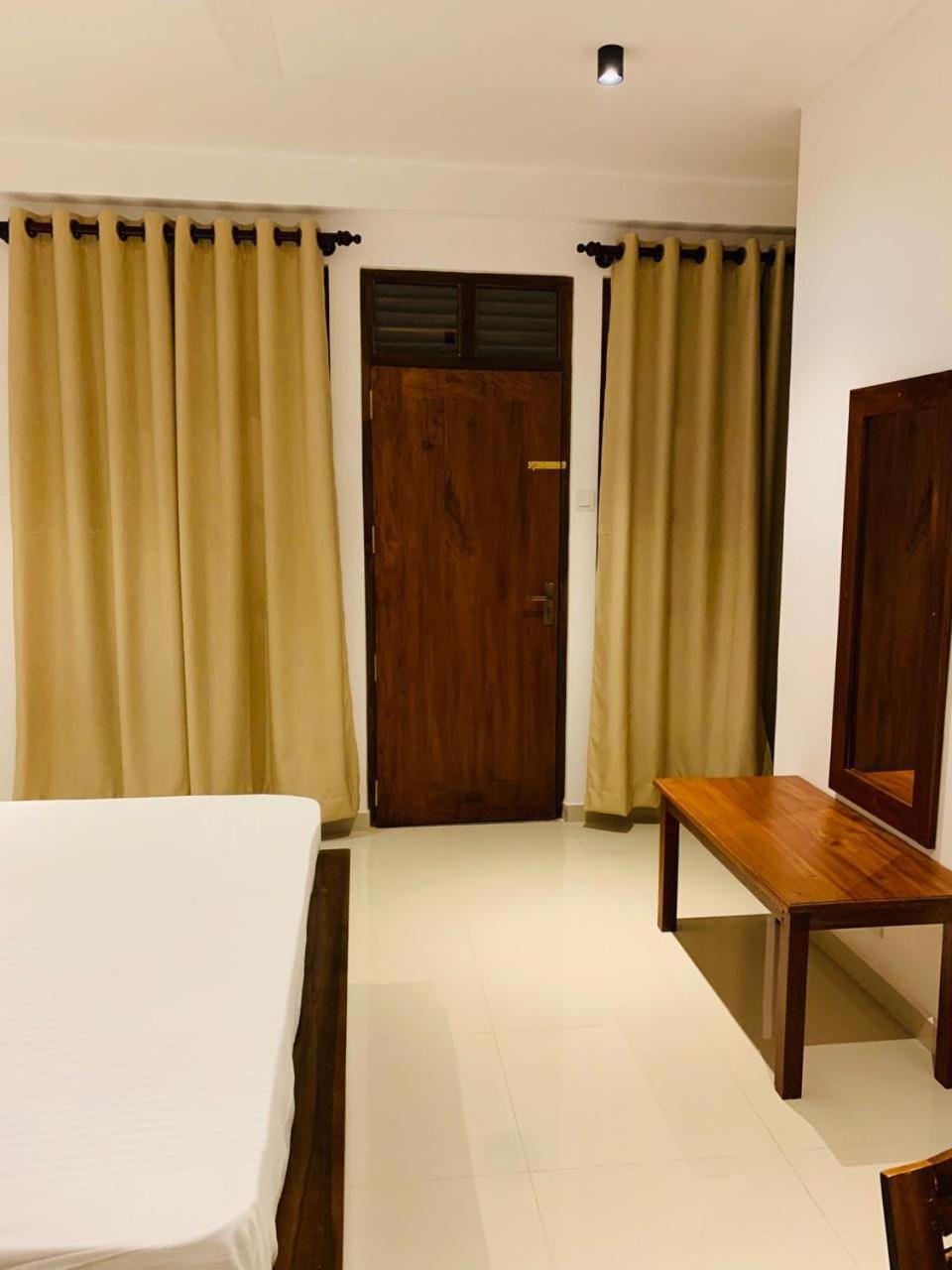 New Holiday Reach Unawatuna Extérieur photo